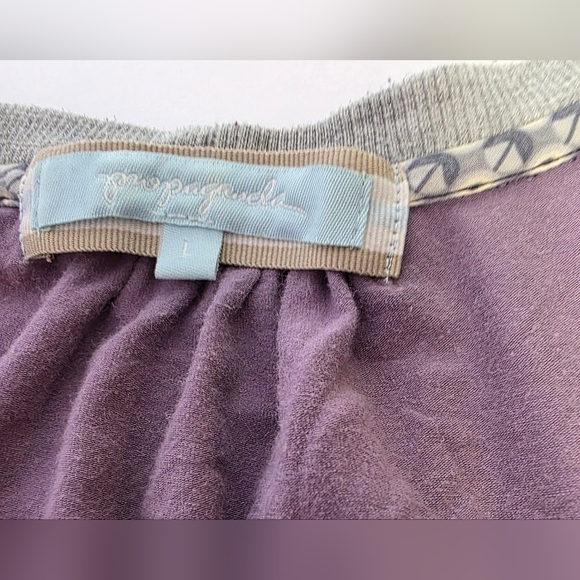 Lilac Cotton Top With Grey Trim And Ruching Lg. - Picture 11 of 12